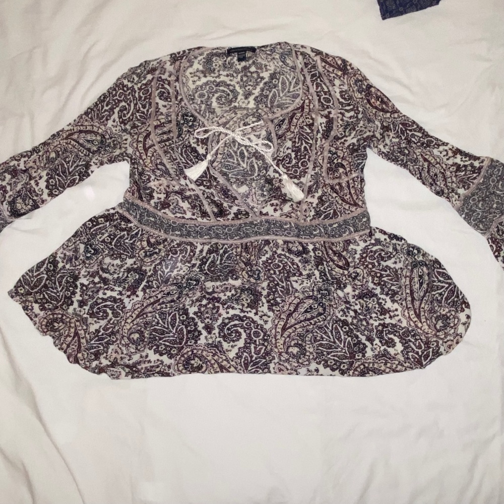 pretty patterned top - Picture 3 of 3